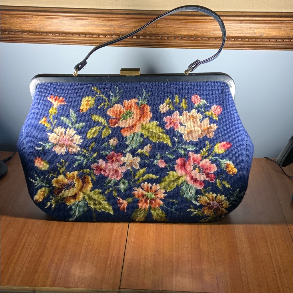 Vintage Antique Floral Needlepoint Tapestry Handbag In Beautiful Condition
